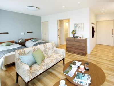 明るい広々とした居室