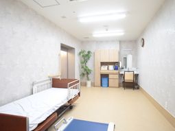 明るい広々とした居室