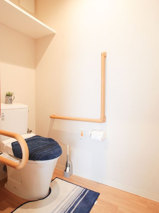 手すり付きトイレ空間