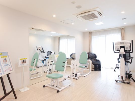 明るい機能訓練室
