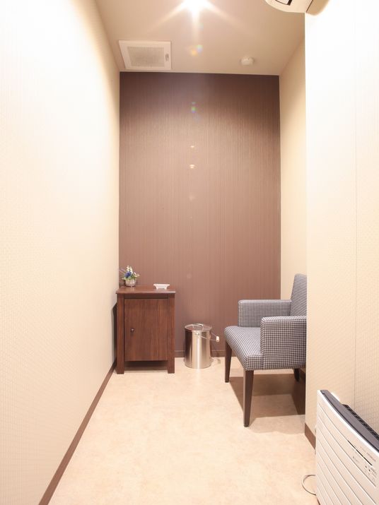 清潔感のある休憩スペース
