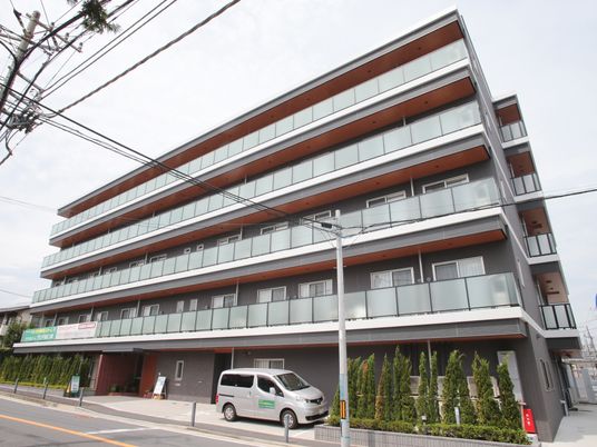 現代的な建物の外観