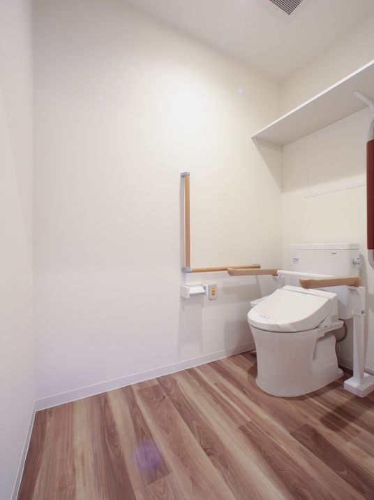 バリアフリー設計のトイレ