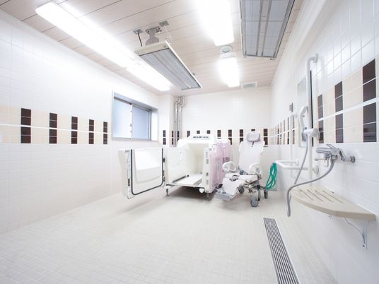 機能性を備えた清潔な浴室