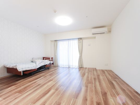 広々とした明るい居室