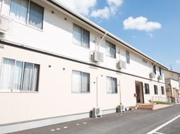 明るい建物の外観