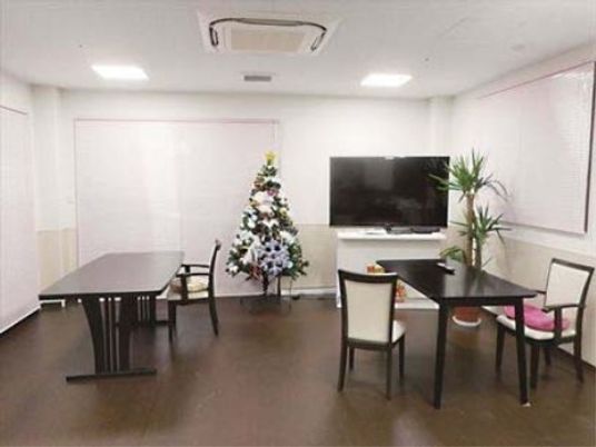 共用スペースにクリスマスツリー