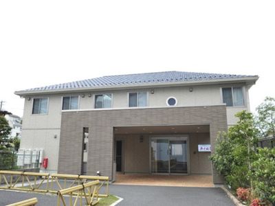 清潔感のある建物エントランス