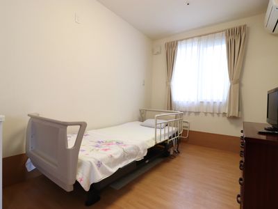 シンプルな居室の一角