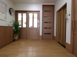 清潔感ある明るい廊下