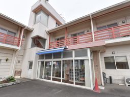 建物のエントランス外観