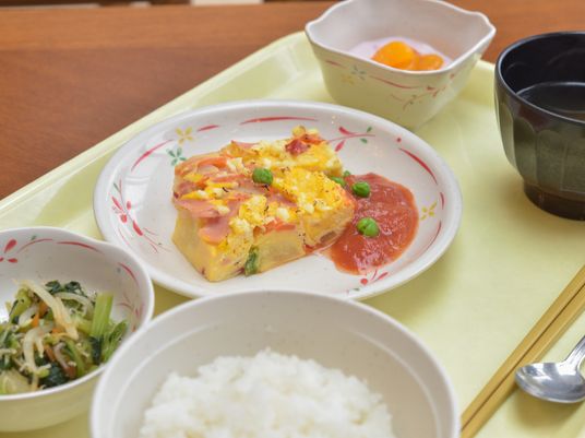 色鮮やかな料理の盛り付け