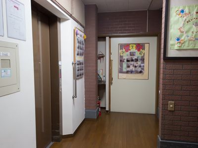玄関ホールのエレベーター