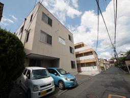 街中の建物外観