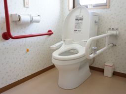 手すり付きトイレの様子