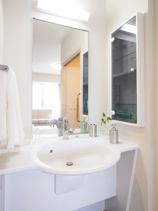 明るい清潔な洗面台