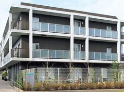 モダンな外観の建物