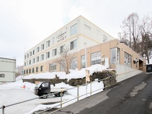 雪景色の建物外観