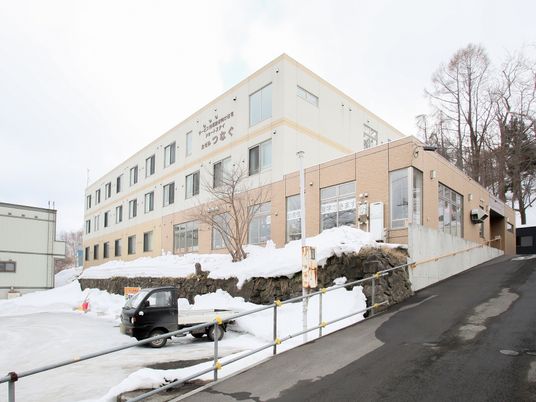 雪景色の建物外観