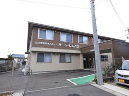 清潔感のある建物正面