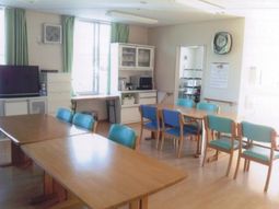 明るい共用ダイニング