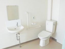 バリアフリーのトイレ設備