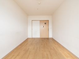 広々とした明るい居室