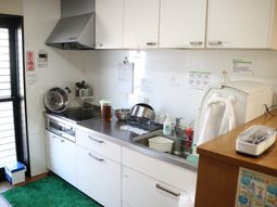 清潔なキッチンの風景