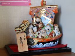 七福神の彩り豊かな置物