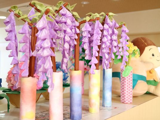 紙で作られた花飾り