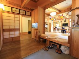 和室とダイニングの共用空間