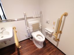 バリアフリーなトイレ設備