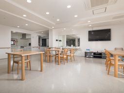 広々した明るいダイニング