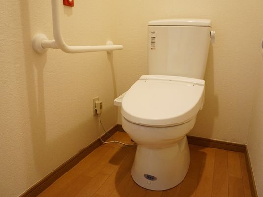 バリアフリー設計のトイレ
