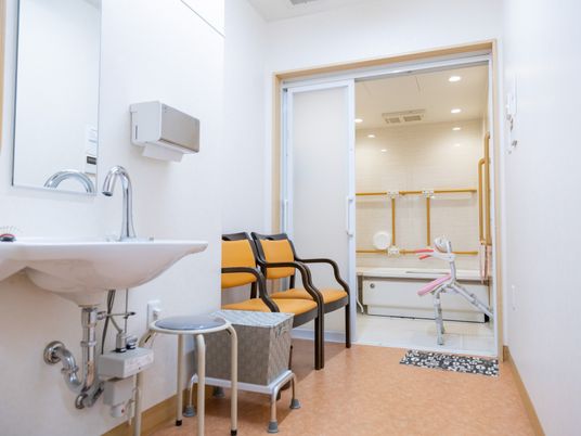 明るい空間の浴室