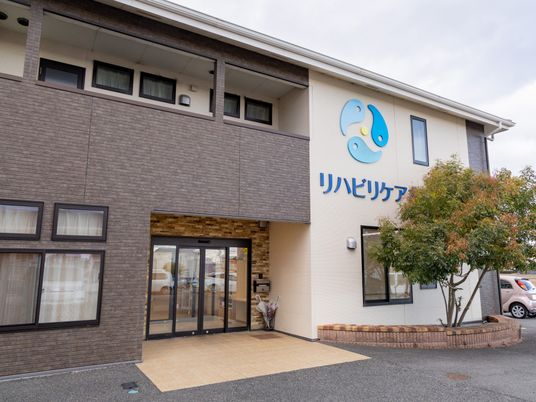 広々とした建物の外観