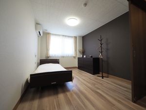 モダンな居室の内観