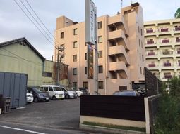 多階層の建物外観