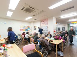 活気あるダイニングエリア