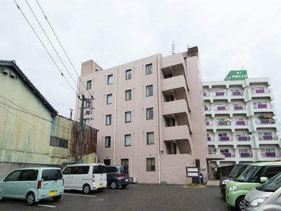 多階建ての建物外観