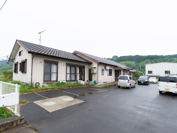 平屋建ての建物外観