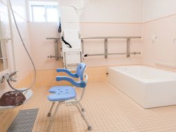 バリアフリーの浴室設備