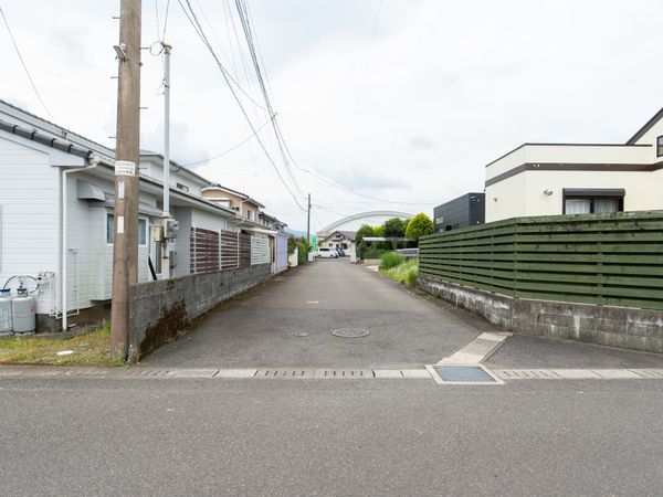 閑静な住宅街の通り