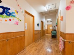 廊下の装飾と照明