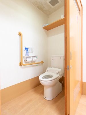 手すり付きトイレ空間