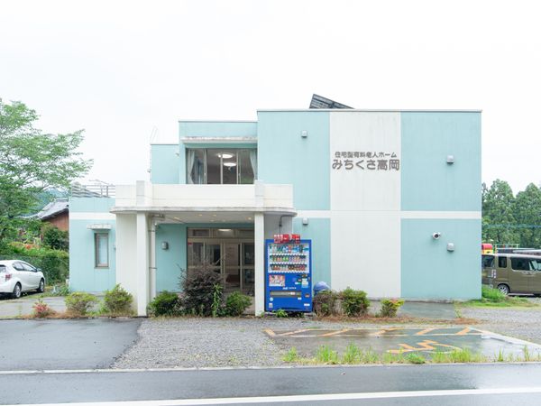 施設の外観とエントランス