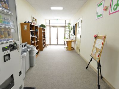 廊下の明るい様子