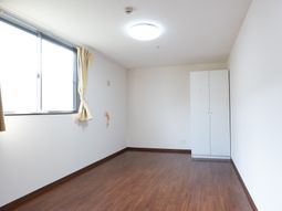 明るく清潔な居室