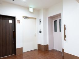 清潔感のある廊下の一角