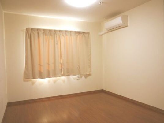 明るく広々した居室